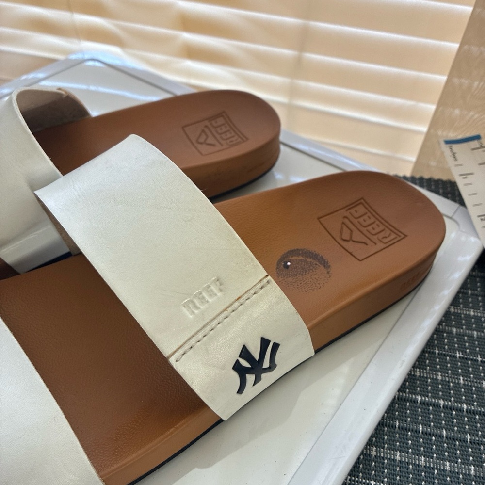 Reef Women’s Cushion Vista Slides, White, NY Yankees, MLB (Sz9) - Picture 10 of 11